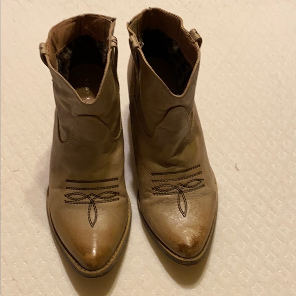 Short boots